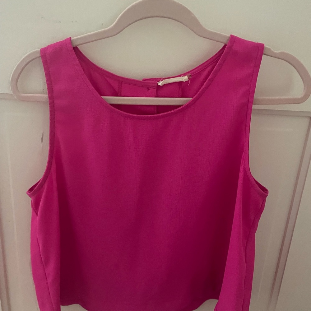 Hot pink tank top!